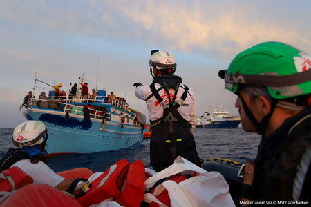 Seenotrettung auf dem Mittelmeer Am 1. Mai 2023, kurz nach Abschluss der Ausbildung und dem Eintritt in das Such- und Rettungsgebiet Maltas, wurde die Geo Barents über das Alarm Phone auf ein in Seenot geratenes Boot in den internationalen Gewässern vor Malta aufmerksam gemacht. Die Rettungsaktion wurde innerhalb von vier Stunden abgeschlossen.