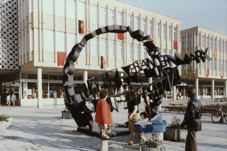 Schriftskulptur Transparente Weltkugel am Institut für Lehrerbildung, um 1980 Schriftskulptur Transparente Weltkugel am Institut für Lehrerbildung, um 1980,