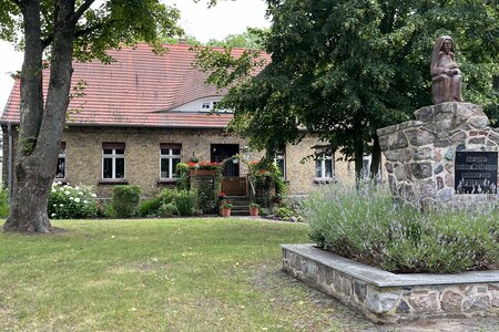 Pfarrhaus Schwante heute – Ort der SDP-Gründung am 07.10.1989 Pfarrhaus Schwante heute – Ort der SDP-Gründung am 07.10.1989