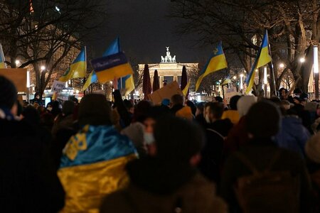 Friedensdemonstration für die Ukraine in Berlin. Quelle: https://commons.wikimedia.org/wiki/File:Ukraine_solidarity_protest_Berlin_2022-02-22_136.jpg