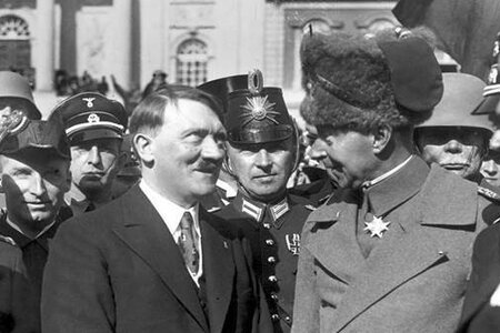 Digitalen Bildarchiv Bundesarchiv  Wilhelm von Preußen, der Sohn Wilhelms II., mit Adolf Hitler am 21. März 1933 vor der Garnisonkirche Potsdam