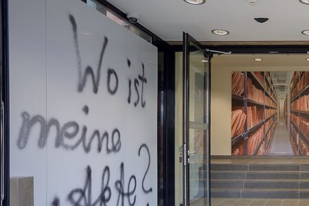 Eingang der Ausstellung Einblick ins Geheime Eingang der Ausstellung