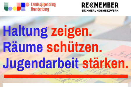 Titel des Fachtags vor einem Tisch voller Klebezettel