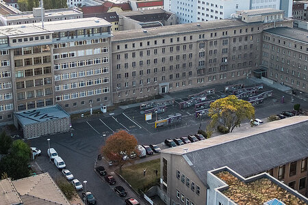 Blick auf die ehemalige Stasi-Zentrale, den heutigen „Campus für Demokratie“