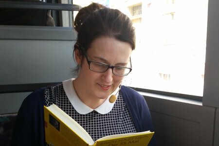 Gedenktag Bücherverbrennung 22.05.2017: Katrin Marx liest im Demokratiebus 