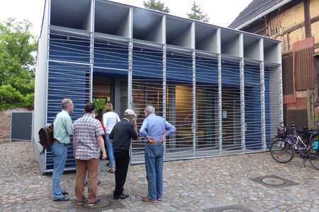 Besucher im Judenhof Perleberg