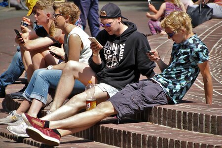 Jugendliche mit Handys
