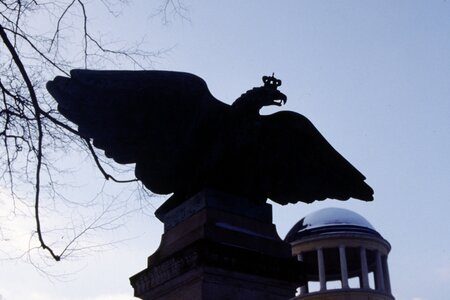 Preußischer Adler am Eingang zu Schloss Lindstedt in Potsdam Preußischer Adler am Eingang zu Schloss Lindstedt in Potsdam
