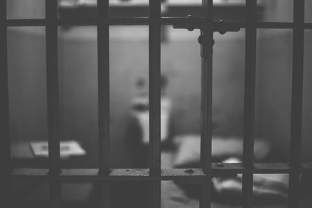 Hinter Gittern