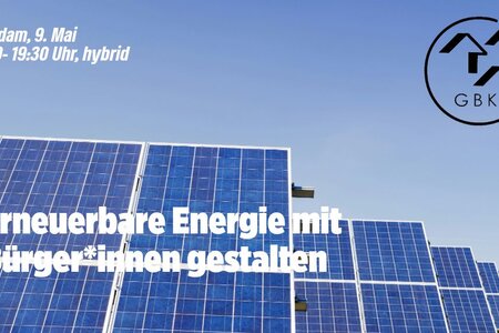 Solarpanele auf einem Feld