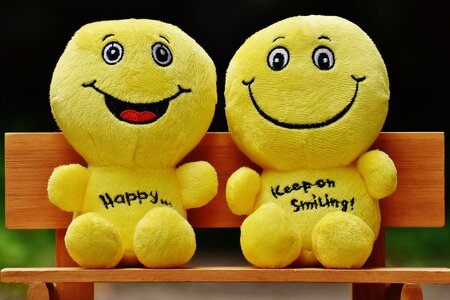 Smilies auf einer Bank