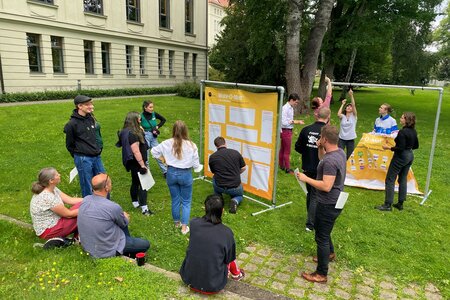 Workshop zum Wahlomat zum Aufkleben in der Landeszentrale (Brandenburg-Tour)