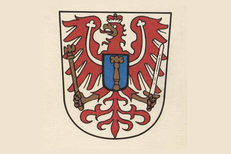 Das Wappenschild der preußischen Provinz Brandenburg mit den Beigaben