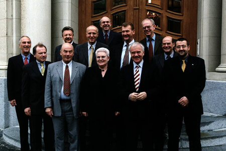 Gruppenfoto des Kabinetts mit Rainer Speer