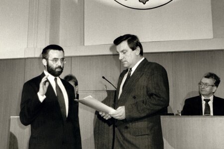 Vereidigung von Jochen Wolf. Erstes Brandenburgisches Kabinett 1990. Foto: LISUM