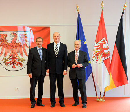 Die drei Ministerpräsidenten des Landes Brandenburg: Matthias Platzeck, Dietmar Woidke und Manfred Stolpe am 5.11.2014.