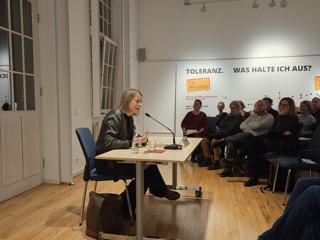 Sabine Rennefanz in der Veranstaltung "Kosakenberg" der Landeszentrale