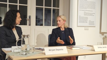 Sirkka Jendis in der Veranstaltung "Armut hat System"