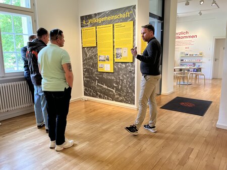 Rundgang durch die Ausstellung "Napola Potsdam. Erziehung im Nationalsozialismus"