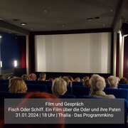 Blick in einen Kinosaal. Darunter der Hinweis auf die Filmvorführung der Landeszentrale am 31.01.2024 um 18 Uhr im Thalia - Das Programmkino.