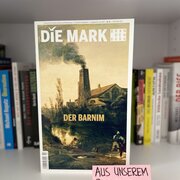 Im Hintergrund eine Reihe Bücher. Im Vordergrund das Sonderheft "Der Barnim" der Zeitschrift für die Mark und das Land Brandenburg.