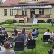 Brandenburg-Quiz 2024 auf der Wiese vor der Landeszentrale