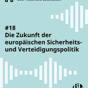 Eine Textkachel, darauf steht der Titel der 18. Folge des Podcasts "Was ist da los? Über Politik und Gesellschaft". Der Titel lautet: "Die Zukunft der europäischen Sicherheits- und Verteidigungspolitik".