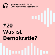 Eine Textkachel, darauf steht der Titel der aktuellen Podcastfolge der Landeszentrale. Dieser lautet: "Was ist Demokratie?"