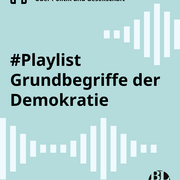 Eine Textkachel. Darauf steht: #Playlist: Grundbegriffe der Demokratie, 