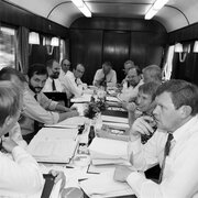 Ungewöhnlicher Ort für eine Kabinettsitzung - unterwegs im Zug durch das Land Brandenburg. Foto: Simone Römhold