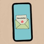 Ein Smartphone. Auf dem Display die Illustration eines Briefes auf dem "Newsletter" steht.