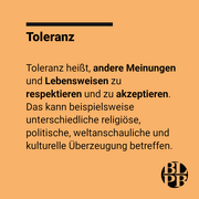 Auf einer Kachel eine kurze Erklärung des Begriff Toleranz.