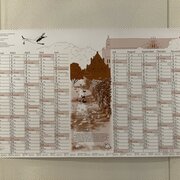 Wandkalender für das Jahr 2022 mit Magneten aufgehängt
