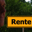 Wegweiser mit der Aufschrift Rente