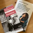 Die Bücher "Die 101 wichtigsten Fragen: Rassismus" von Susan Arndt und "Was weiße Menschen nicht über Rassismus hören wollen, aber wissen sollten" von Alice Hasters liege auf einem Tisch.