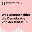 Eine Textkachel, darauf steht die Frage: "Was unterscheidet die Demokratie von der Diktatur?"