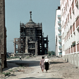 Blick durch die ehem. Burgstraße zur Ruine des Alten Rathauses, um 1962
