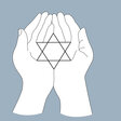 Illustration zum Thema Antisemitismus: Zwei Hände halten einen Davidstern