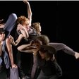 Die Schauspielerinnen stellen improvisiert eine Erzählung dar. 