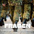 Fragen zur Wiedereinführung der Wehrpflicht. Im Hintergrund des Bildes sind Soldaten abgebildet. 