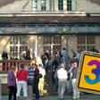 Die Terrasse der Landeszentrale mit dem Schild "30 Jahre + politische Bildung Brandenburg"