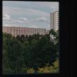 Blick aus dem Fenster einer Plattenbauwohnung