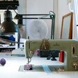 Die Nähmaschine in der Werkstatt in Woltersdorf
