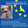 Titelbild: Name des Podcasts "Brandenburg talks EU: Krass europäisch!". Foto der beiden Autoren Katja Sinko und Peter Jelinek. Titel der Folge.