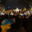 Friedensdemonstration für die Ukraine in Berlin. Quelle: https://commons.wikimedia.org/wiki/File:Ukraine_solidarity_protest_Berlin_2022-02-22_136.jpg