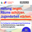 Titel des Fachtags vor einem Tisch voller Klebezettel