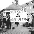 Foto von einer Demo mit dem Plakat "Greifswald abschalten"