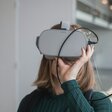 Person mit VR-Brille